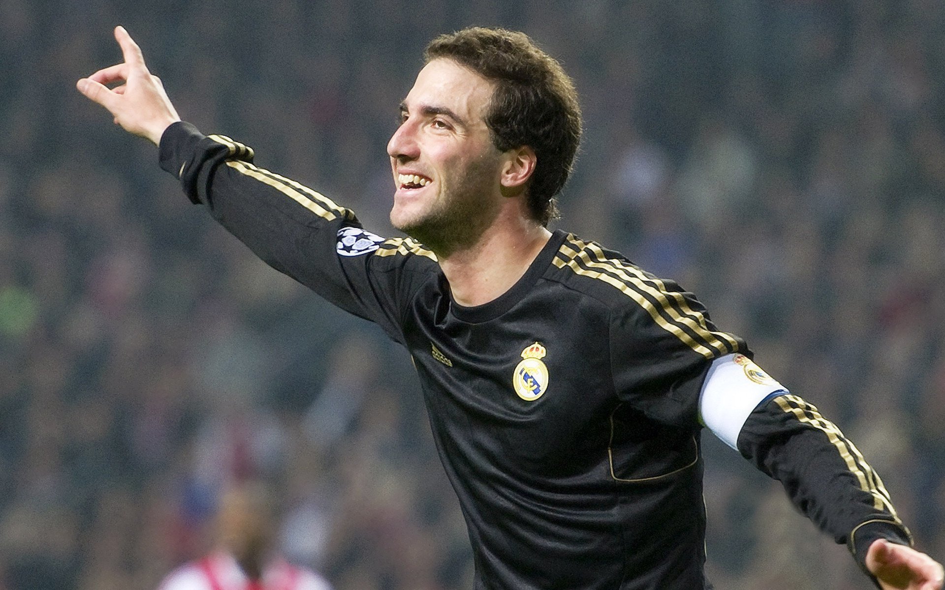 塞内加尔队在巴黎奥运会比赛中多次通过快速反击得分，塞内加尔足球运动员